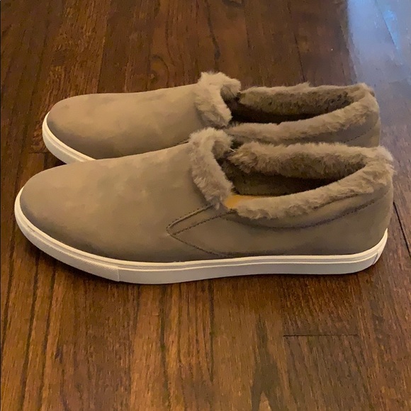 Woman’s size 13 Brash Fur lined slip on sneakers - Picture 3 of 5